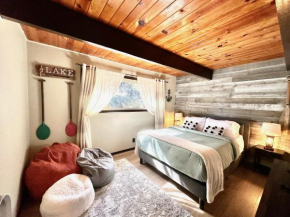 Cozy Cabin near Resorts and The Village +Mtn views Big Bear Lake